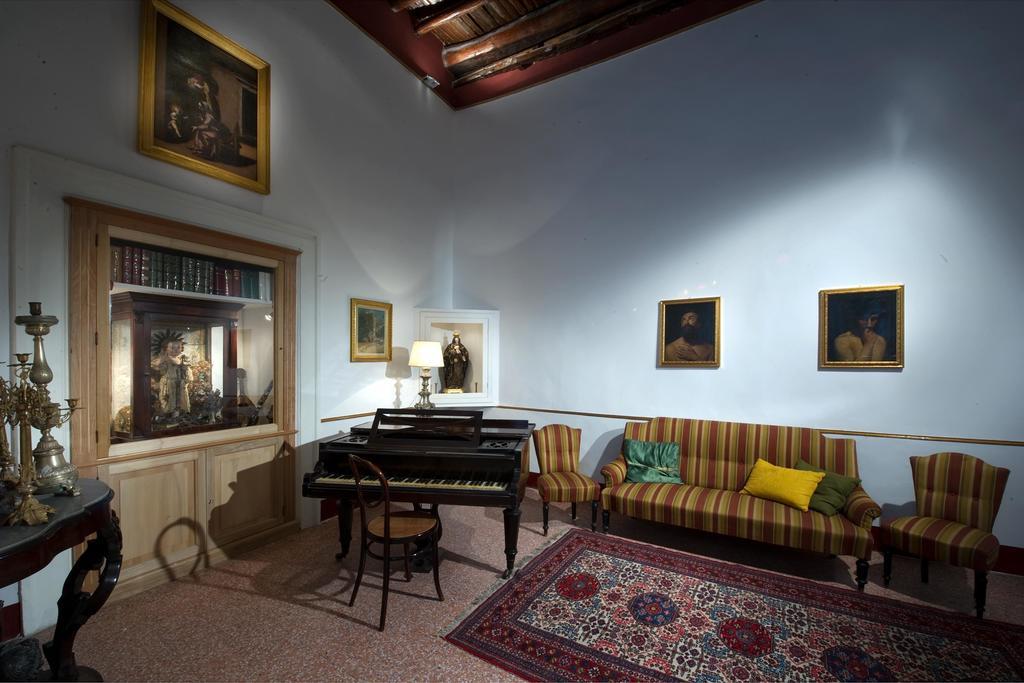 Ferienwohnung Domus Decumana Neapel Zimmer foto